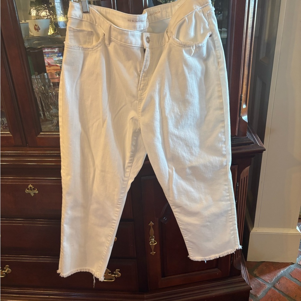 Chico's So Slimming Girlfriend Slim Leg Crop White Ankle Jeans (Chico's size 3)